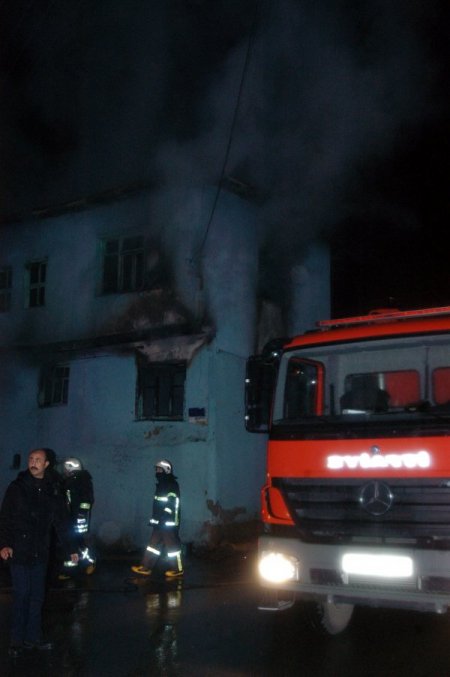 Kütahya'da yangın paniği: 1 kişi dumandan etkilendi