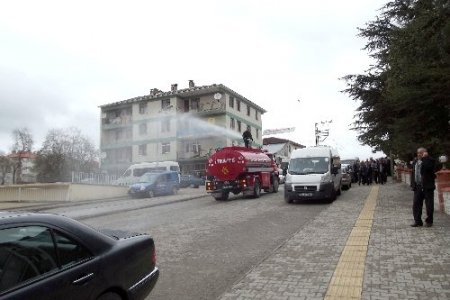 Kutlu Doğum dolayısıyla Eflani'de sokaklar gül suyu ile yıkandı