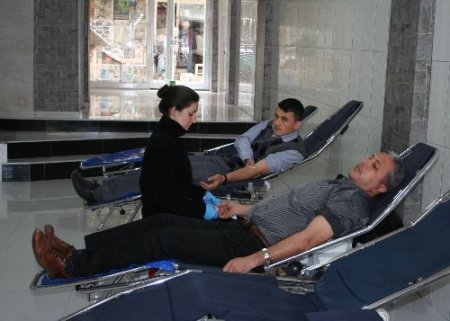 Kutlu Doğum Haftası'nda namazlarını camide kılan çocuklar ödüllendirildi