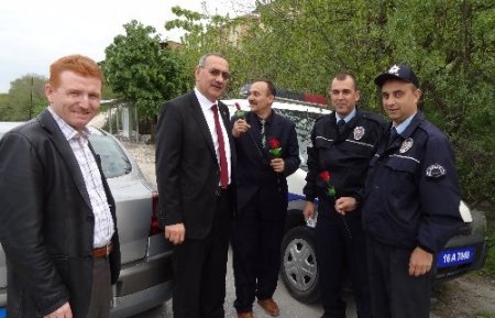 Kutlu Doğum Haftası'nda namazlarını camide kılan çocuklar ödüllendirildi