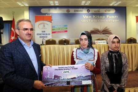 'Kutlu Doğum' kitap okuma yarışmasında dereceye girenler umre ile ödüllendirildi