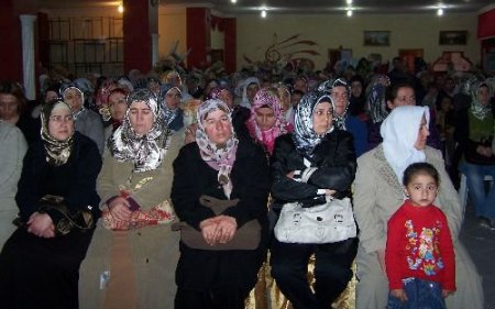 Kutlu Doğum Konferansına Bayanlardan Büyük İlgi