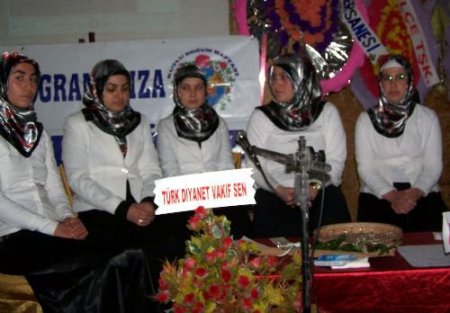 Kutlu Doğum Konferansına Bayanlardan Büyük İlgi