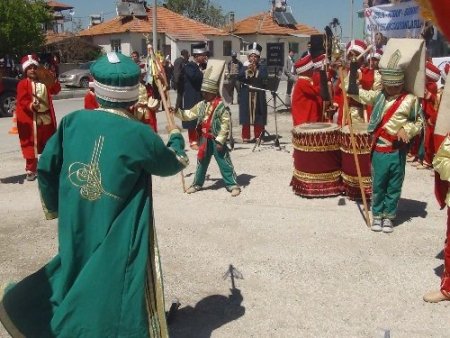 Kutlu Doğum programına minik mehteranlar damgasını vurdu