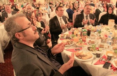 Kutlu Doğum programında ‘Her Kadın Hacer’dir’ fotoğraf sergisi düzenlendi