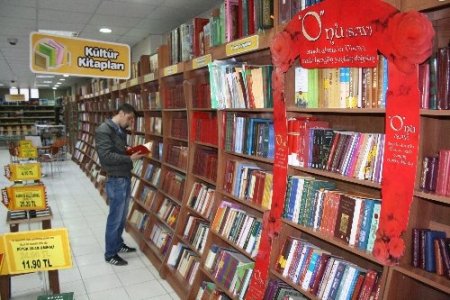 Kutlu Doğum'da kitap satışlarında talep patlaması yaşanıyor