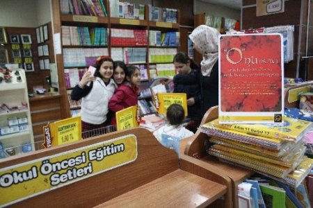 Kutlu Doğum'da kitap satışlarında talep patlaması yaşanıyor
