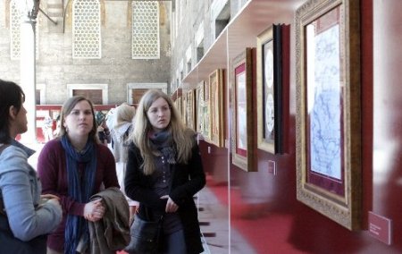 Kutlu Doğum'da turistler de unutulmadı