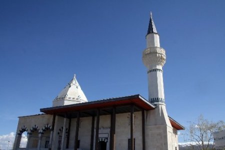 Kutlu: Türbeyi maneviyatın yaşandığı bir vaha haline getirmek istiyoruz