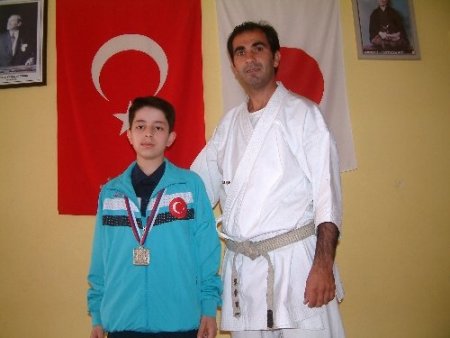 Kutluhan Duran, Balkan Karate Şampiyonası ikincisi oldu