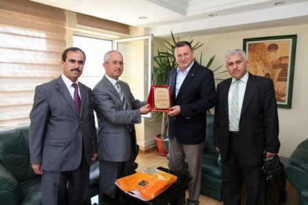 Kutsal Emanetler Sergisi'ni 6 Bin Kişi Ziyaret Etti