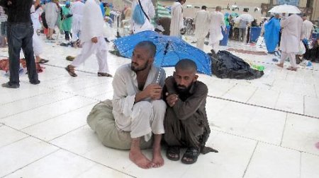 Kutsal Topraklarda Yağmur Altında Veda Tavafı