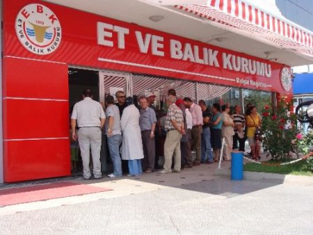 Kuyruklar Uzayıp Et Yetmeyince, Et Balık'ta Kıyma Satışına 30 Liralık Sınır Getirildi