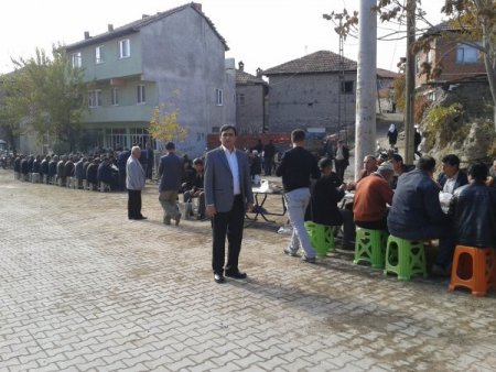 Kuyucak köylüleri aşure hayrında biraraya geldi