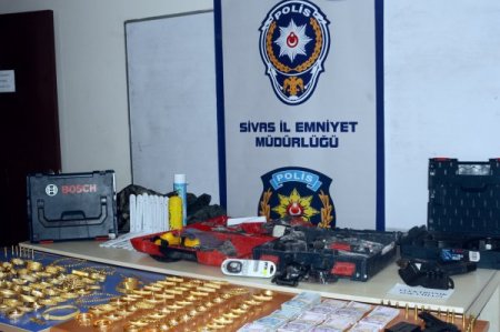 Kuyumcu soygunuyla ilgili gözaltına alınan 7 şüpheliden 2’si tutuklandı