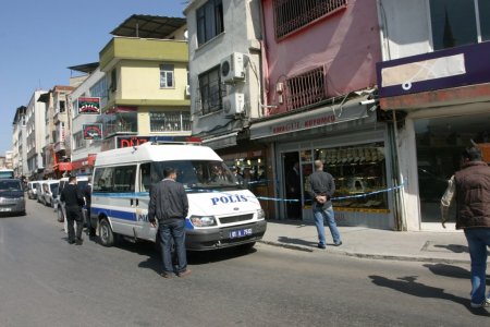 Kuyumcuyu silahla değil taşla soydular