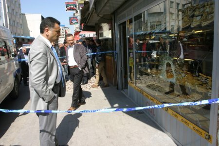 Kuyumcuyu silahla değil taşla soydular