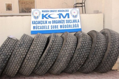 Kuzey Irak’tan kargo aracıyla gelen kaçak mallara el konuldu