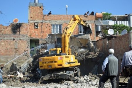Kuzeyle güneyi bağlayacak proje için yıkım sürüyor