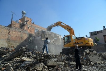 Kuzeyle güneyi bağlayacak proje için yıkım sürüyor