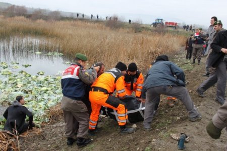 Lahana yüklü kamyonet göle uçtu, 2 kişi boğularak öldü