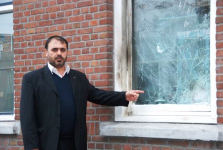 Lahey Türk İslam Vakfı’na yapılan bombalı saldırıya tepkiler sürüyor