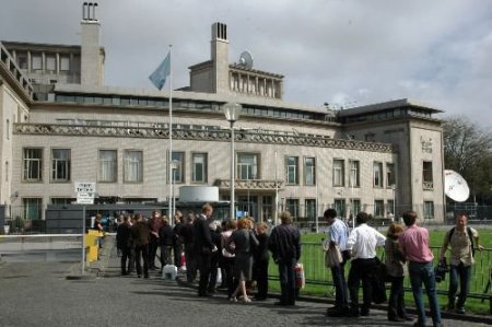 Lahey'de Bugün Başlayan Duruşmaya Radovan Karadziç Gelmeyince Duruşma Yarına Ertelendi