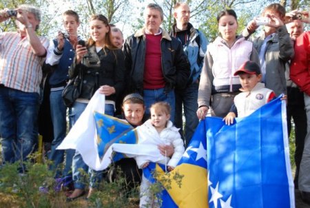 Lahey’deki Bosnalılar Sevinç Gösterileri Yaptı