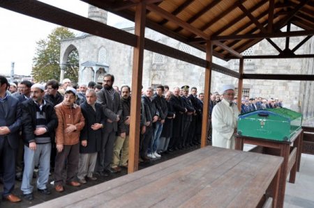 Lala Paşa Camii’nin 30 yıl müezzinlik yapan Çemlek son yolculuğuna uğurlandı