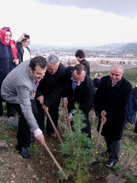 Lalezar Derneği 6 bin fidan dikti
