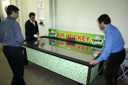 Langırt ve Airhockey turnuvasında dereceye girenler kupalarını aldı