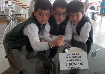 Lara Koleji öğrencileri Çanakkale şehitlerinin anısına lapa yedi