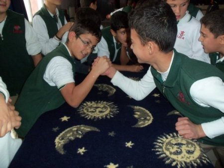 Lara Koleji’nde bilek güreşi yarışması düzenlendi