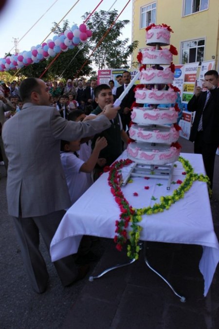 Lara Koleji’nde ilköğretim haftası kutlaması devam ediyor