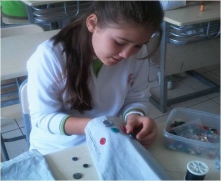 Lara Koleji'nde öğrencilere çay demleme ve musluk takma da öğretiliyor