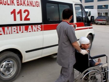 Lastiği Kopan Tarım Aracı Devrildi: 5 Yaralı