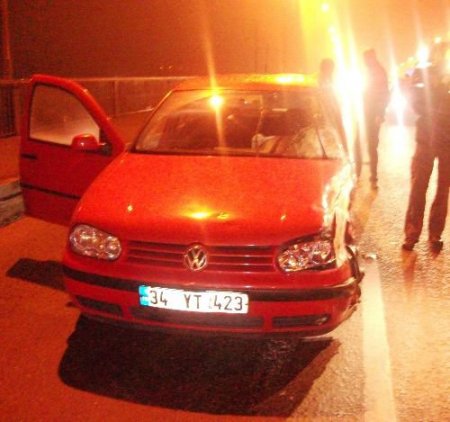 Lastiği Patlayan Otomobil Kazaya Neden Oldu