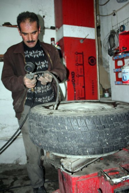 Lastikçilerin iş yoğunluğu yüzde 100 arttı