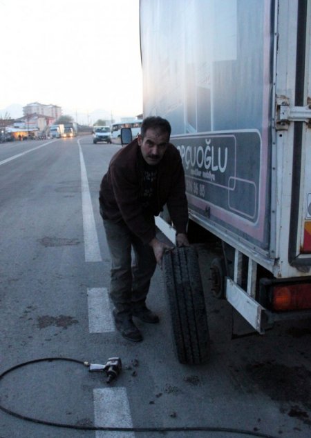 Lastikçilerin iş yoğunluğu yüzde 100 arttı