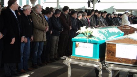 'Laz Ziya'yı Son Yolculuğuna Arkadaşları Uğurladı