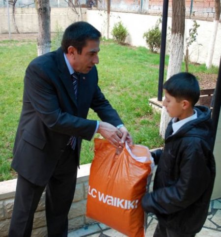 Lc Waikiki Ve Polis İşbirliği İle Öğrenciler Giydirildi
