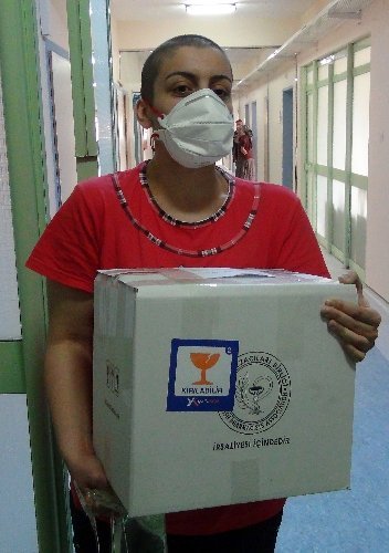 Lenf kanseri genç kız ilaçlarına kavuştu