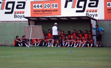 Levent Eriş, futbolculara taktiksel uyarılarda bulundu