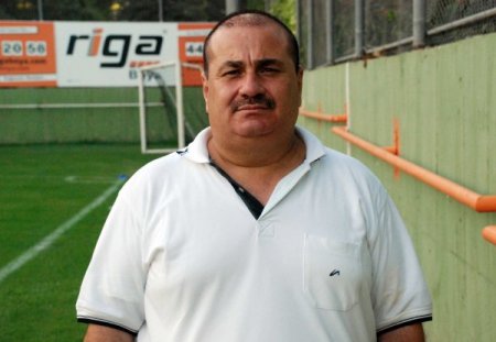 Levent Eriş, futbolculara taktiksel uyarılarda bulundu