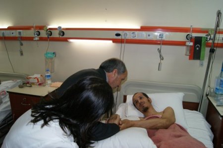 Libya Ulusal Geçiş Konseyi Başkanı, Hastanelerdeki Vatandaşlarını Ziyaret Etti