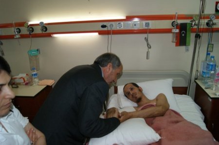 Libya Ulusal Geçiş Konseyi Başkanı, Hastanelerdeki Vatandaşlarını Ziyaret Etti