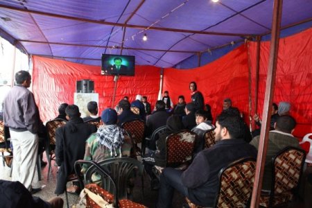 Libya'da Vurulan Tanklar Çocuklara Oyuncak Oldu