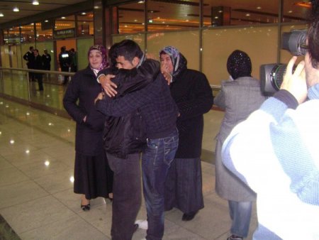 Libya’daki 168 Türk Uçakla İstanbul’a Getirildi