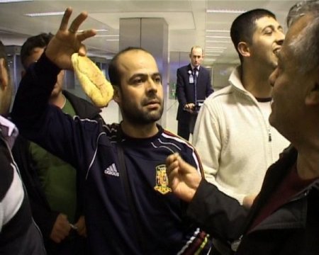 Libya'dan Tahliye Uçağıyla Gelenler: Havalimanında Polisler Paramızı Gasp Etti