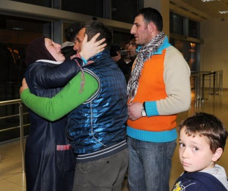 Libya'dane Dönene İşçiler Memleketlerine Gözyaşları İle Karşılanıyor